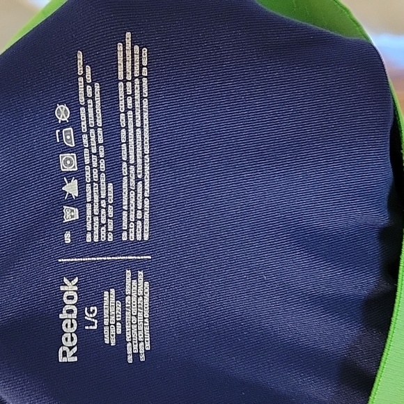 EUC Reebok Women's Large Navy Workout Capri length leggings - Picture 4 of 5